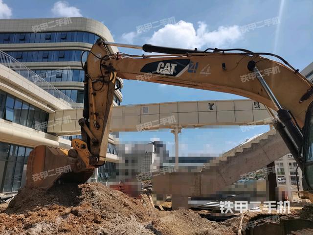 铲斗右后整体(工作和回转装置) 铲斗右后整体(工作和回转装置)