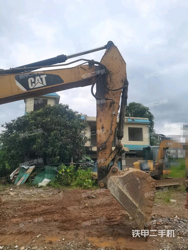 小臂整体右前(工作和回转装置) 小臂整体右前(工作和回转装置)