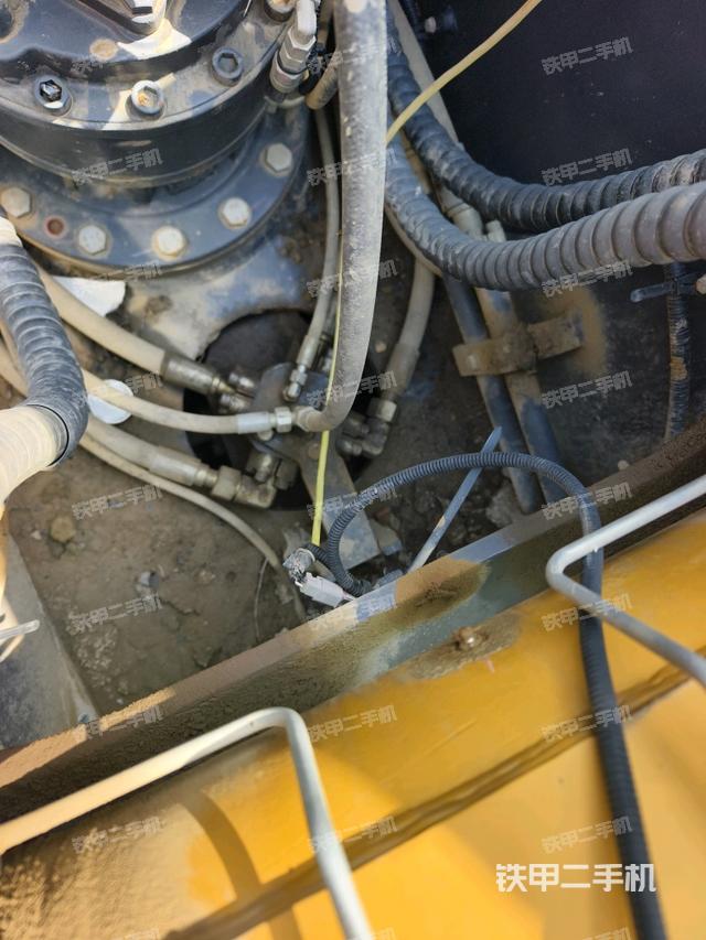 中央回转接头特写(上车部件) 中央回转接头特写(上车部件)