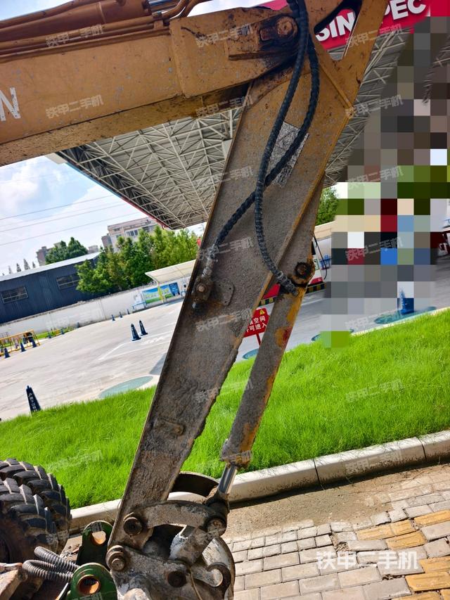 小臂整体右前(工作和回转装置) 小臂整体右前(工作和回转装置)