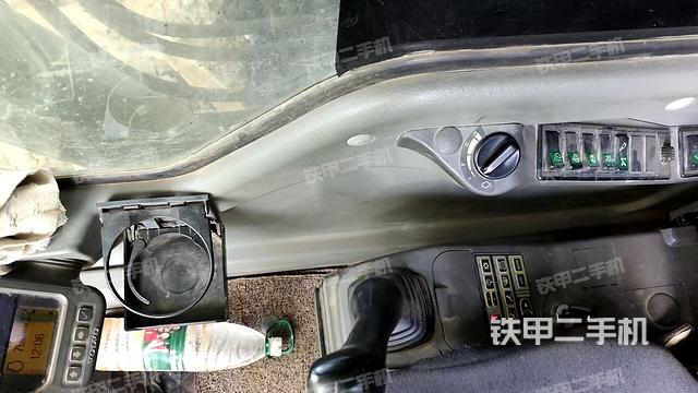 座椅后部(驾驶室部分) 座椅后部(驾驶室部分)