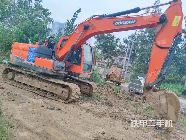 驾驶室顶部(整机外观) 驾驶室顶部(整机外观)