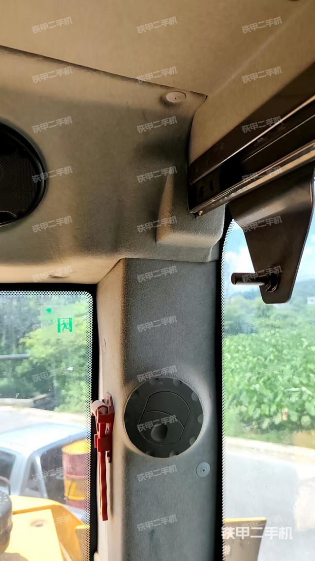 座椅左侧控制台/音响/含左手柄（驾驶室部分）