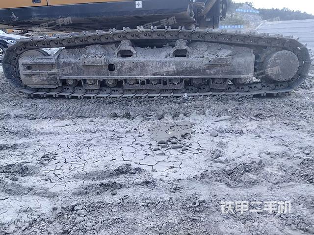 单侧履带整体(整机外观) 单侧履带整体(整机外观)