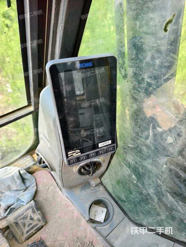 显示屏 (驾驶室部分) 显示屏 (驾驶室部分)