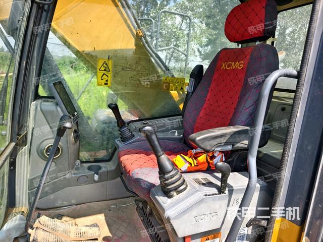 驾驶室左后45度(驾驶室部分) 驾驶室左后45度(驾驶室部分)