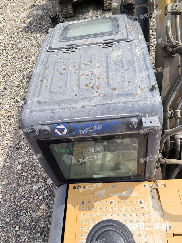 駕駛室頂部(整機(jī)外觀) 駕駛室頂部(整機(jī)外觀)