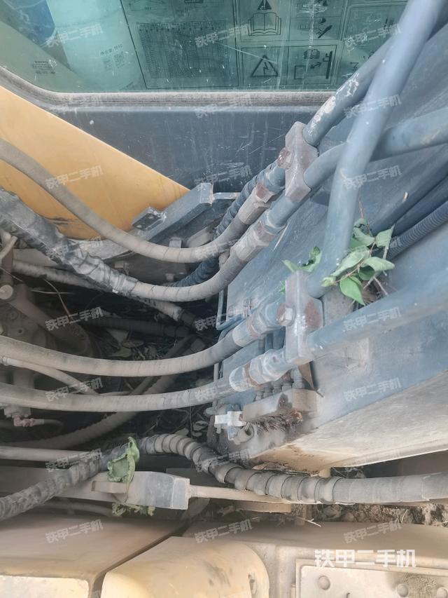 大臂根部 斜视(工作和回转装置) 大臂根部 斜视(工作和回转装置)