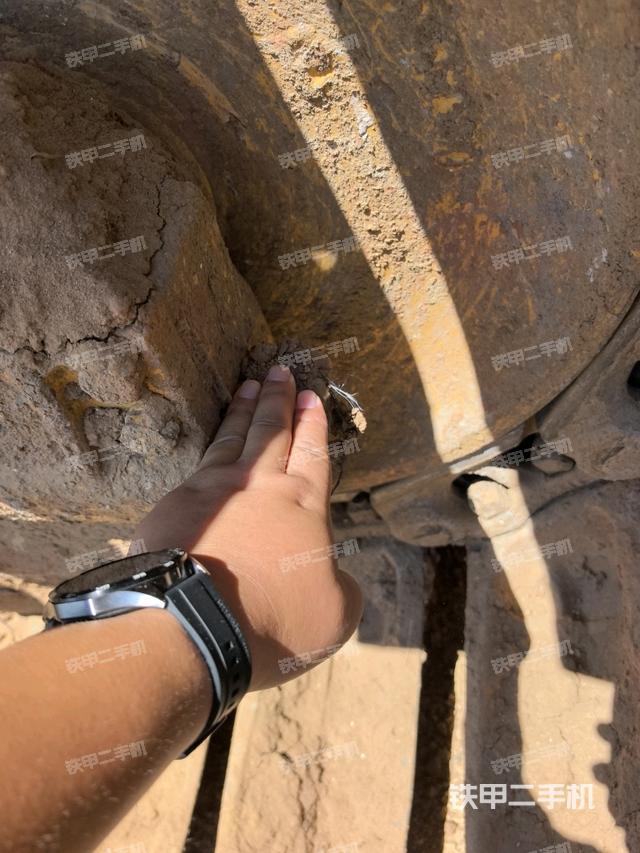 右引导轮（推土机底盘及工作装置）