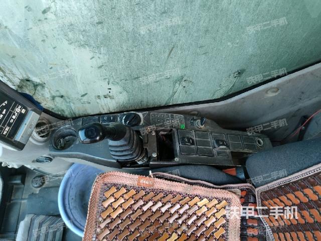 座椅右侧控制台/钥匙门/油门/含右手柄（驾驶室部分）