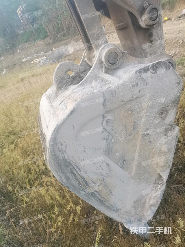 铲斗右后整体(工作和回转装置) 铲斗右后整体(工作和回转装置)