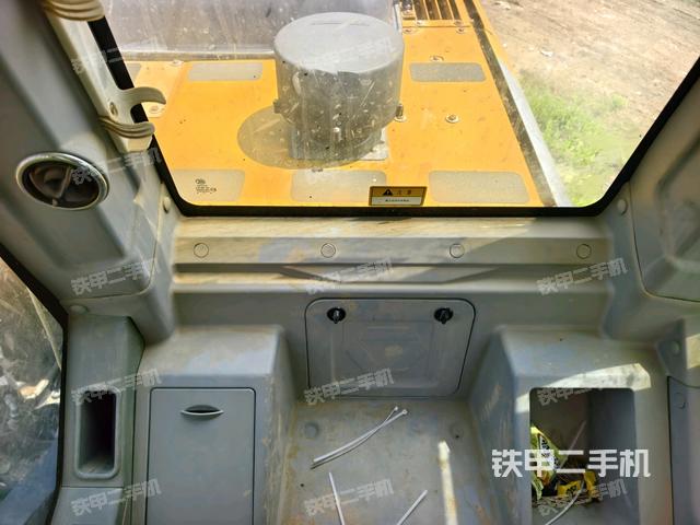 座椅后部(驾驶室部分) 座椅后部(驾驶室部分)