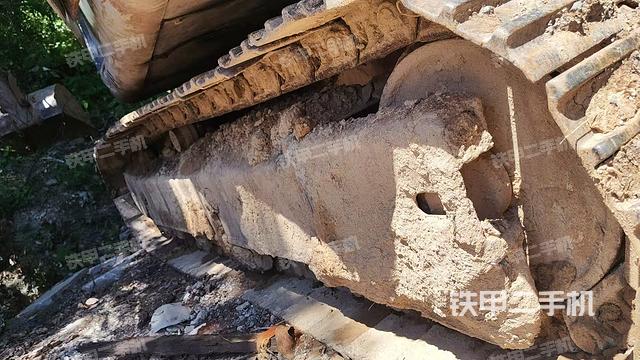 單側(cè)履帶整體(整機(jī)外觀) 單側(cè)履帶整體(整機(jī)外觀)