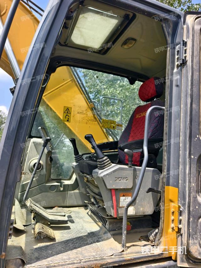 驾驶室正侧(驾驶室部分) 驾驶室正侧(驾驶室部分)