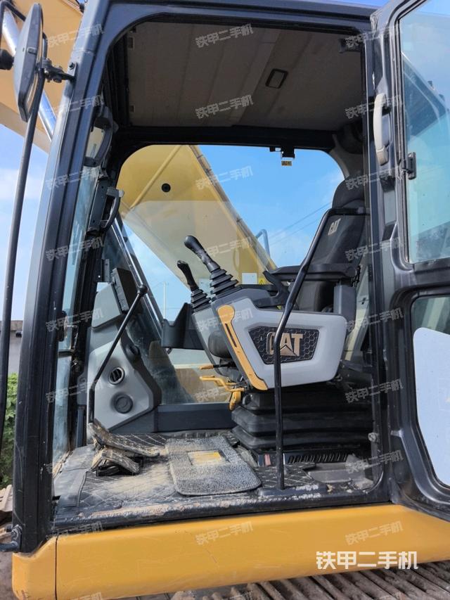 驾驶室整体(整机外观) 驾驶室整体(整机外观)