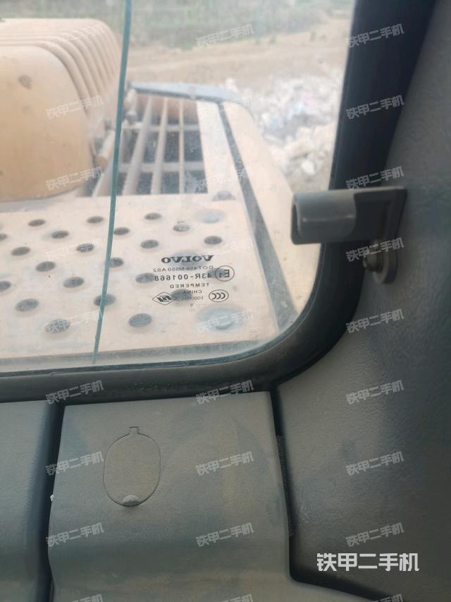 后窗玻璃角标(驾驶室部分) 后窗玻璃角标(驾驶室部分)