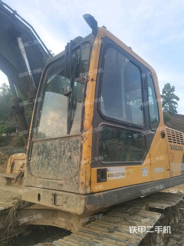 驾驶室左后45度(驾驶室部分) 驾驶室左后45度(驾驶室部分)