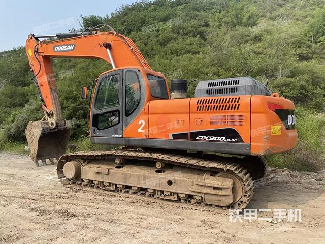 斗山DX300LC-9C挖掘機(jī)