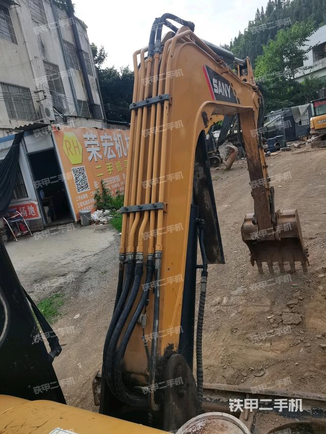 大臂背部俯视(工作和回转装置) 大臂背部俯视(工作和回转装置)