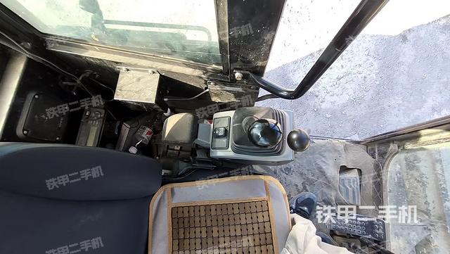 显示屏 (驾驶室部分) 显示屏 (驾驶室部分)