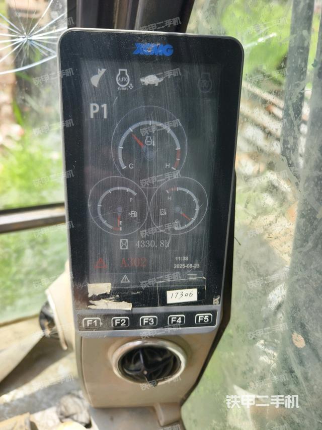 显示屏 (驾驶室部分) 显示屏 (驾驶室部分)