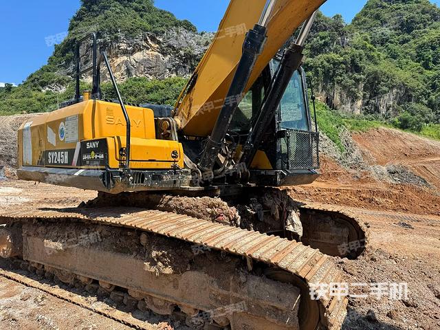 大臂根部 斜视(工作和回转装置) 大臂根部 斜视(工作和回转装置)