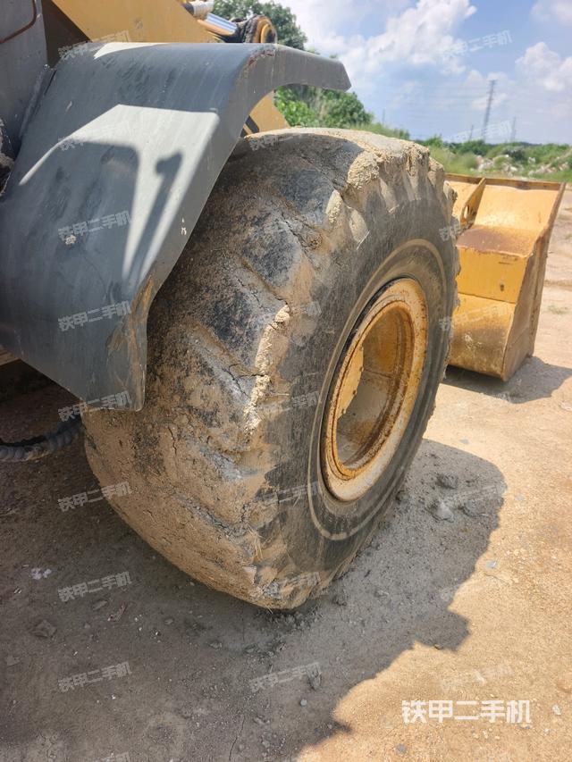 右前輪（行走機(jī)構(gòu)）