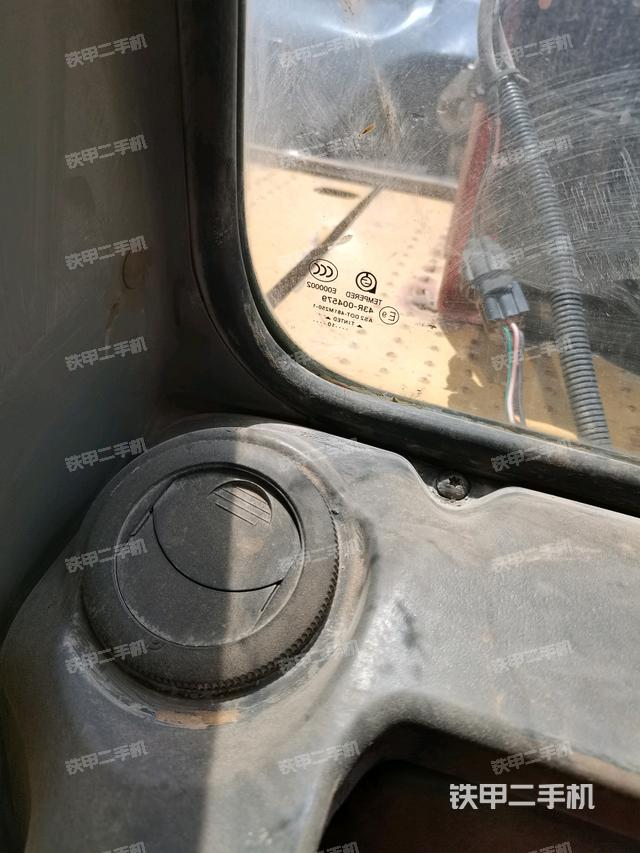 后窗玻璃角标(驾驶室部分) 后窗玻璃角标(驾驶室部分)