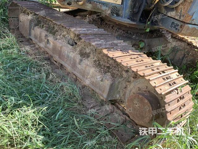 单侧履带整体(整机外观) 单侧履带整体(整机外观)