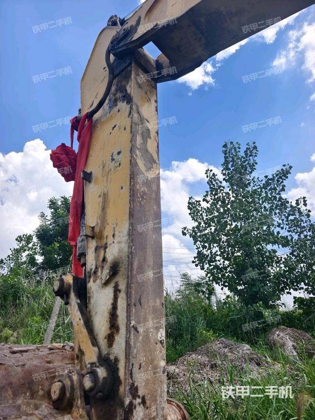 小臂整体左后(工作和回转装置) 小臂整体左后(工作和回转装置)