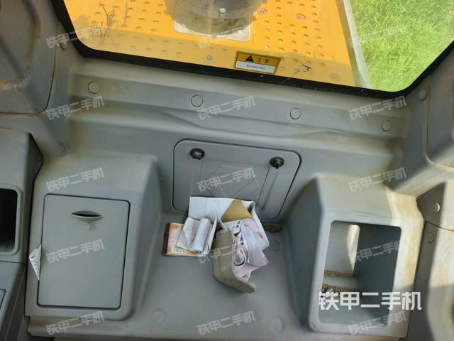 座椅后部(驾驶室部分) 座椅后部(驾驶室部分)