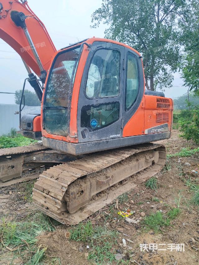 驾驶室整体(整机外观) 驾驶室整体(整机外观)