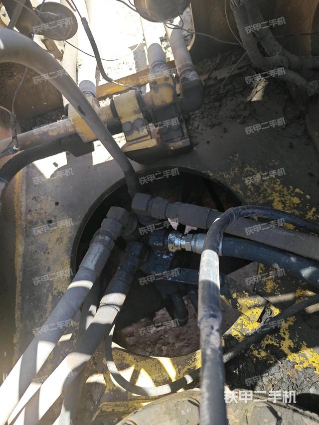 中央回转接头特写（上车部件）