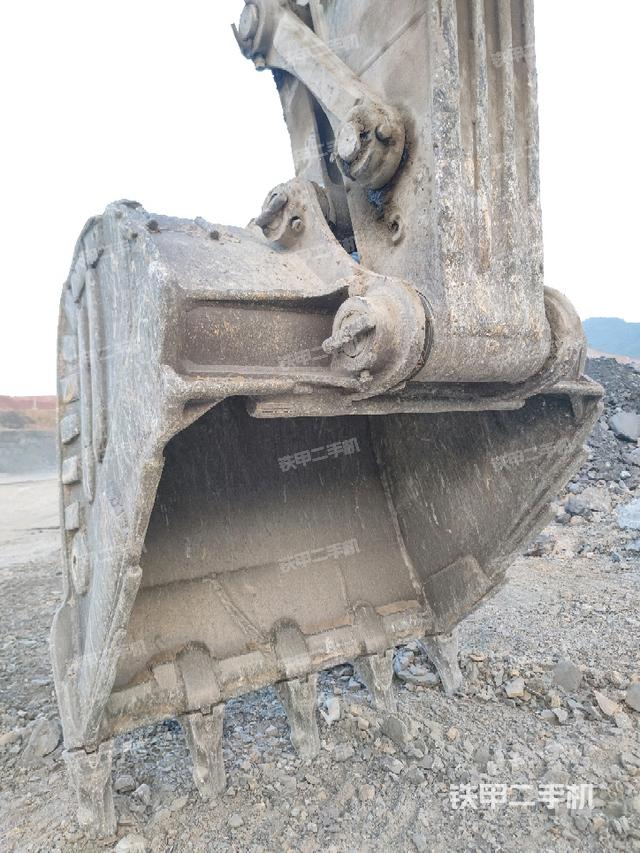 铲斗右后整体（工作和回转装置）