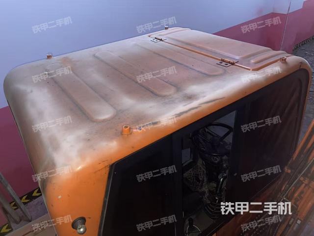 驾驶室顶部(整机外观) 驾驶室顶部(整机外观)