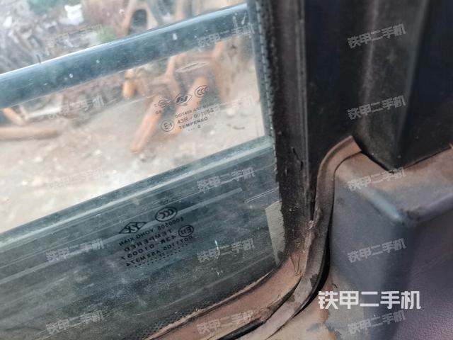 左后方玻璃角标(驾驶室部分) 左后方玻璃角标(驾驶室部分)