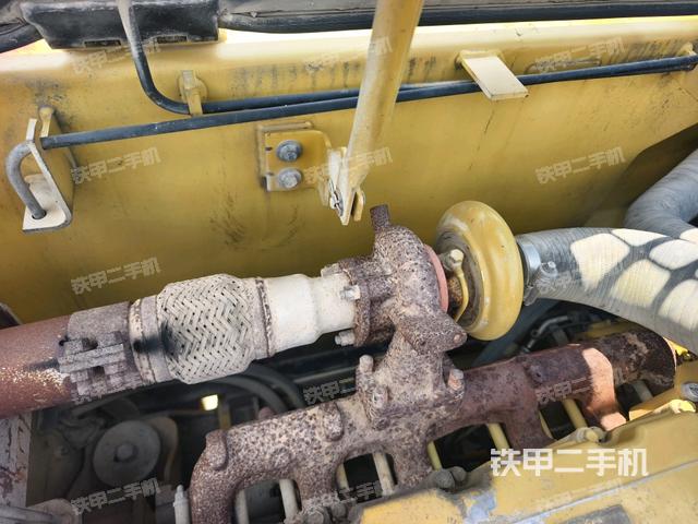 气门室盖螺丝特写(上车部件) 气门室盖螺丝特写(上车部件)