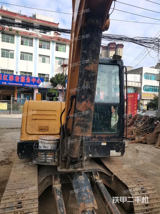 转盘和下车架正前(工作和回转装置) 转盘和下车架正前(工作和回转装置)