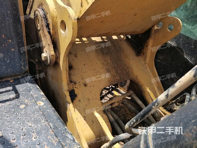 大臂根部 斜视(工作和回转装置) 大臂根部 斜视(工作和回转装置)