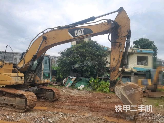 大臂整体 右侧(工作和回转装置) 大臂整体 右侧(工作和回转装置)