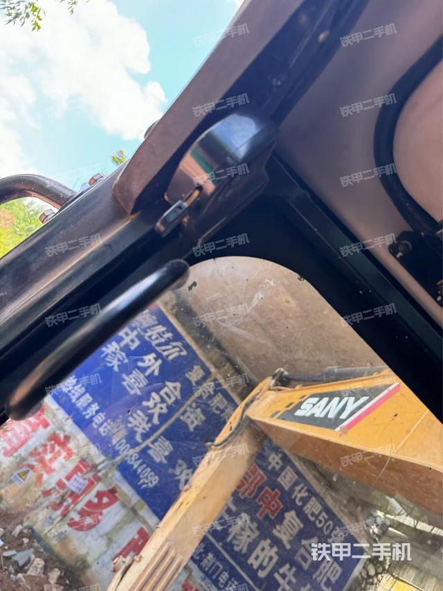 座椅右侧控制台/钥匙门/油门/含右手柄（驾驶室部分）