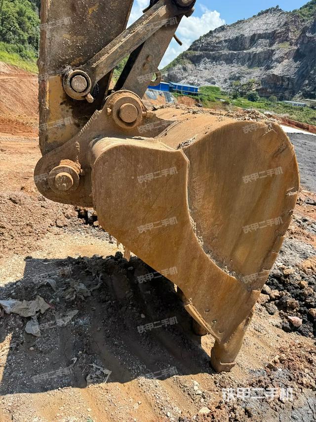 大臂整体 右侧(工作和回转装置) 大臂整体 右侧(工作和回转装置)