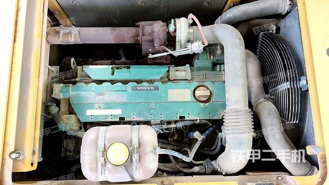 气门室盖螺丝特写(上车部件) 气门室盖螺丝特写(上车部件)