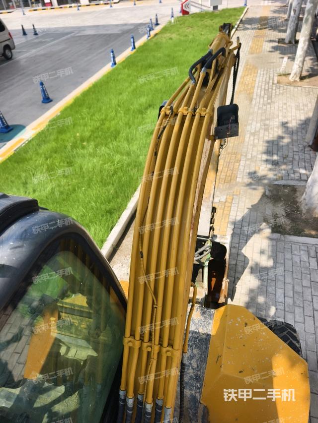 大臂背部俯视(工作和回转装置) 大臂背部俯视(工作和回转装置)