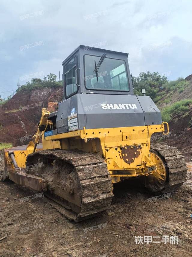 整機(jī)右后45°(設(shè)備外觀(guān)及核心部件) 整機(jī)右后45°(設(shè)備外觀(guān)及核心部件)