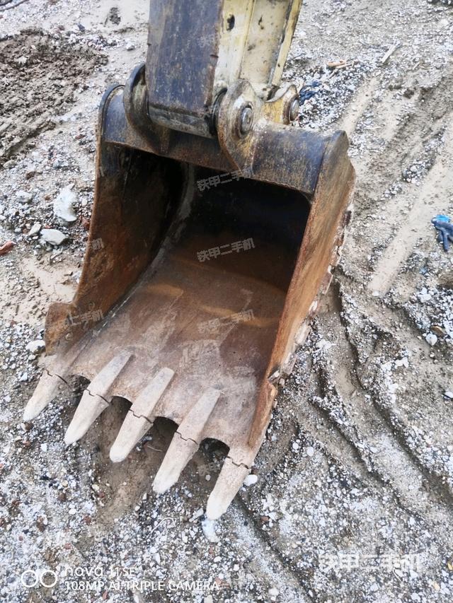 铲斗右后整体(工作和回转装置) 铲斗右后整体(工作和回转装置)