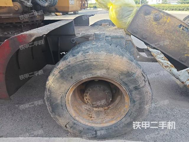 左导向轮(行走机构) 左导向轮(行走机构)