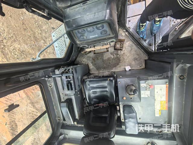 駕駛室操作臺(tái)(設(shè)備外觀(guān)及核心部件) 駕駛室操作臺(tái)(設(shè)備外觀(guān)及核心部件)