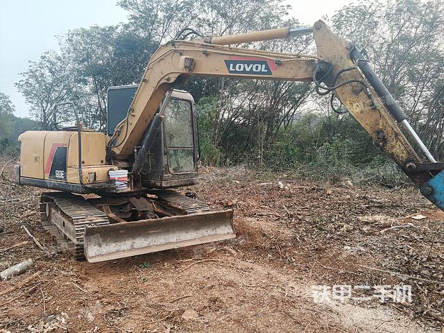 駕駛室頂部(整機(jī)外觀) 駕駛室頂部(整機(jī)外觀)