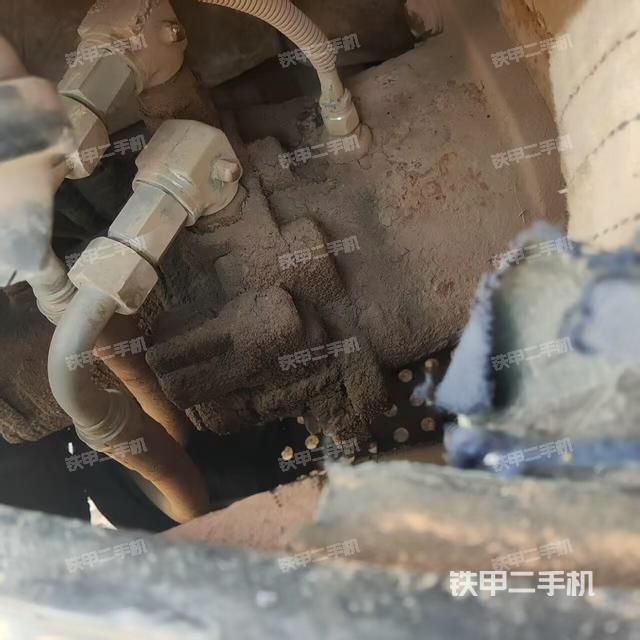 液压泵舱室正面整体(整机外观) 液压泵舱室正面整体(整机外观)